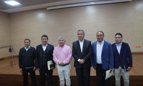 Gobernadores regionales piden al MEF que no recorte presupuesto acordado en el CER