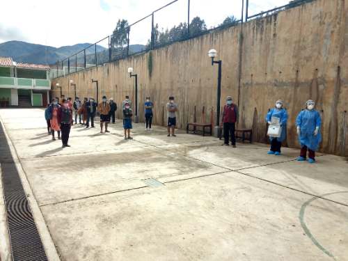 Unos 2000 migrantes retornan a Huacaybamba sin control sanitario
