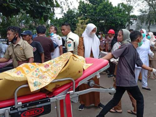 Terremoto deja 162 fallecidos en Indonesia