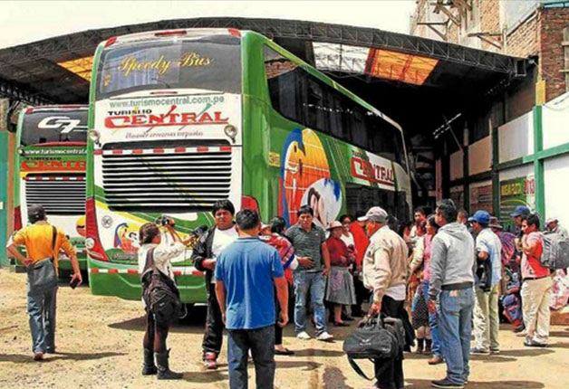 PASAJERO FALLECE DENTRO DE BUS TURISMO CENTRAL EN LA OROYA – VIAJABA DE PUCALLPA A LIMA