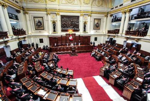 Comisión de Constitución aprueba predictamen que elimina inmunidad parlamentaria