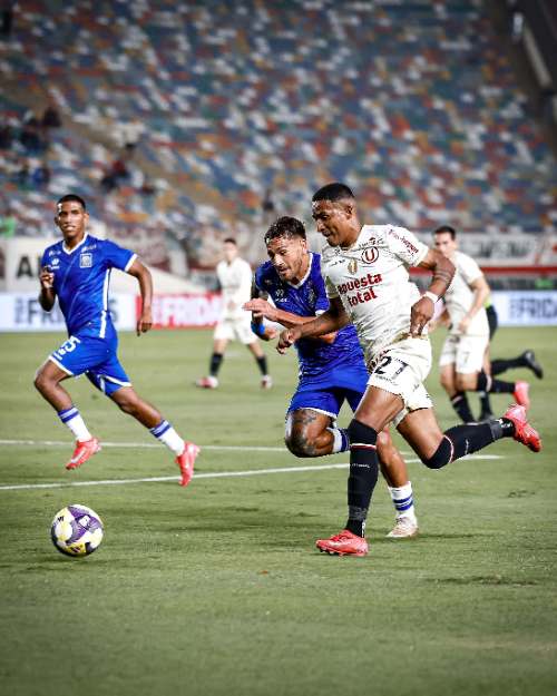 Universitario cae en casa ante Alianza Atlético en un final caliente y lleno de polémica