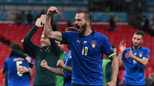 Italia clasifica a cuartos en tiempo extra