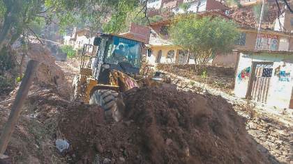 Gorehco ejecuta limpieza en quebrada de Las Moras ante riesgo de huaicos