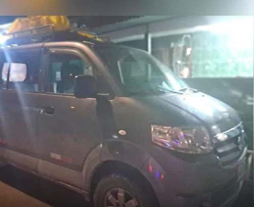 Trágico accidente en Chaglla: Tronco cae sobre minivan y causa la muerte de pasajero