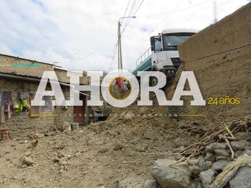 Camión cisterna choca con pared y mata a joven discapacitada