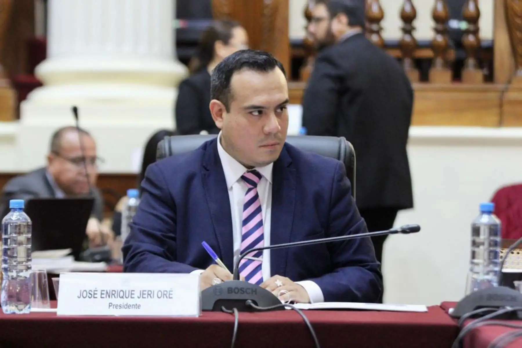 Séptima censura contra José Jerí avanza en el Congreso mientras encuesta le da respaldo mayoritario