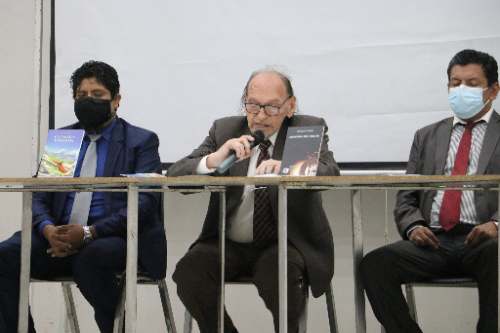 Samuel Cárdich presentó dos importantes libros