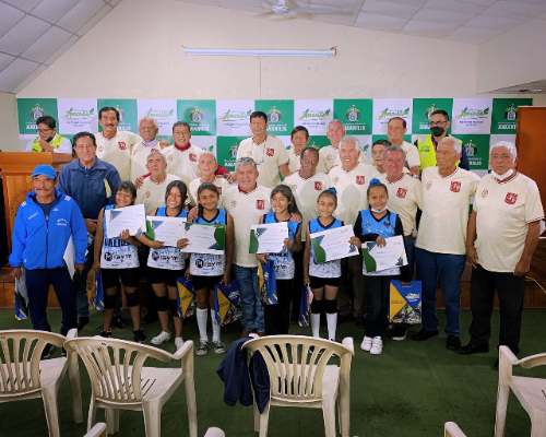 Amarilis rinde homenaje a los leones de oro