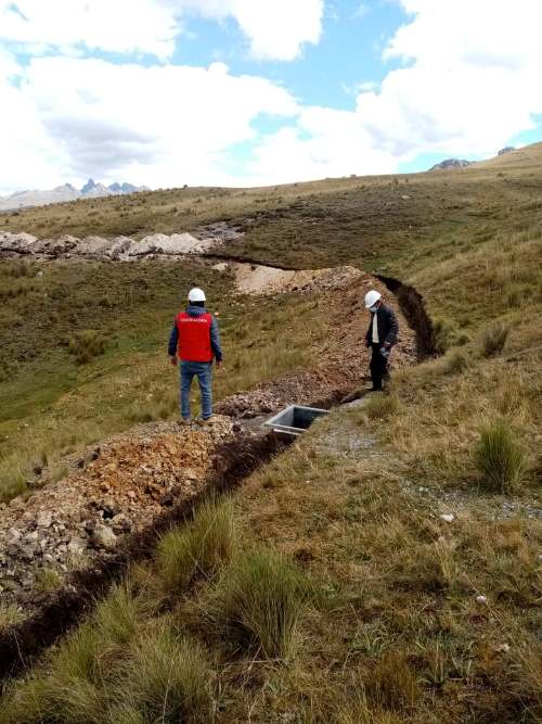 Supervisor y residente ausentes en construcción de canal de riego en Cauri
