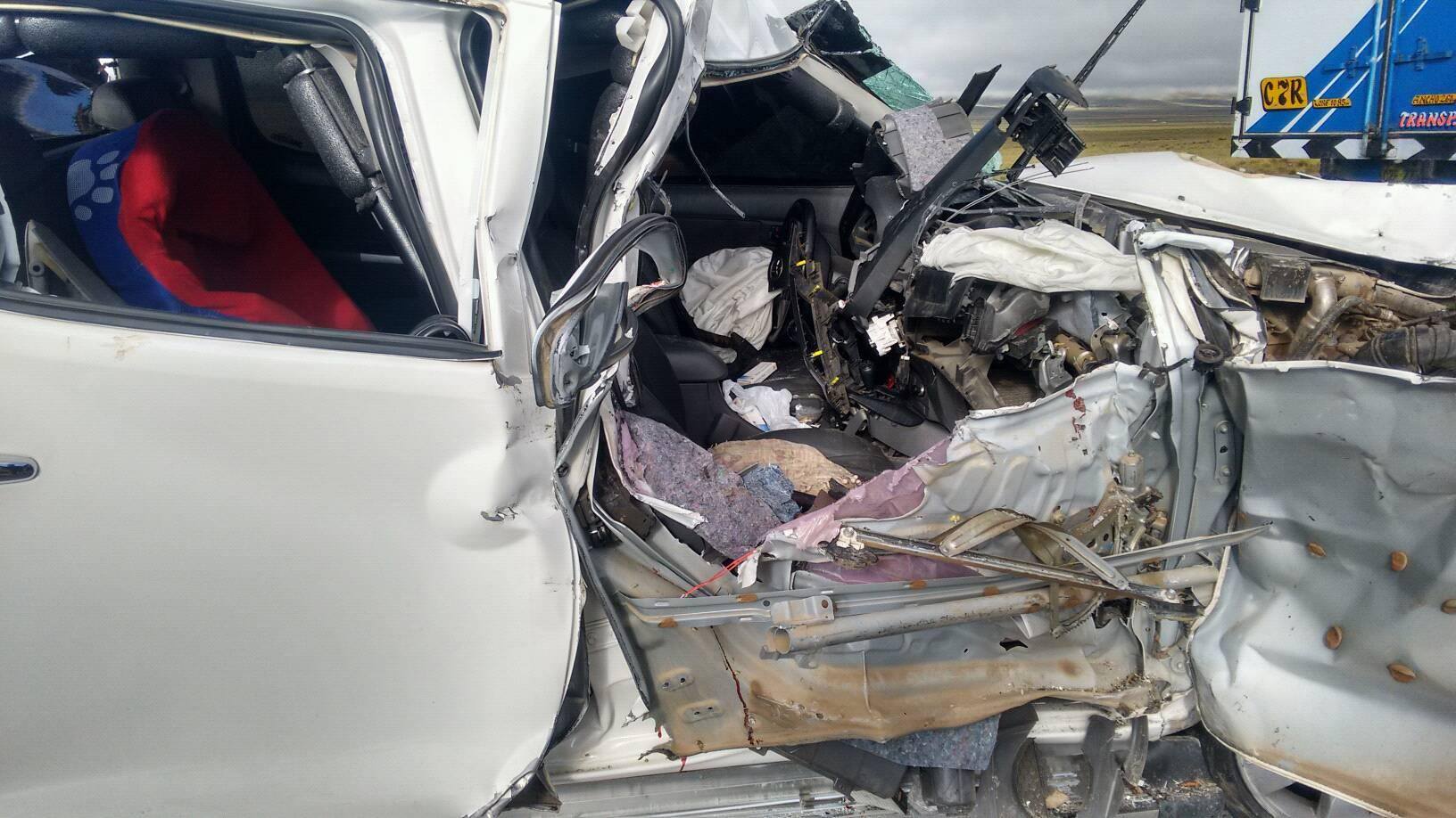 Esposa de exconsejero muere en triple choque