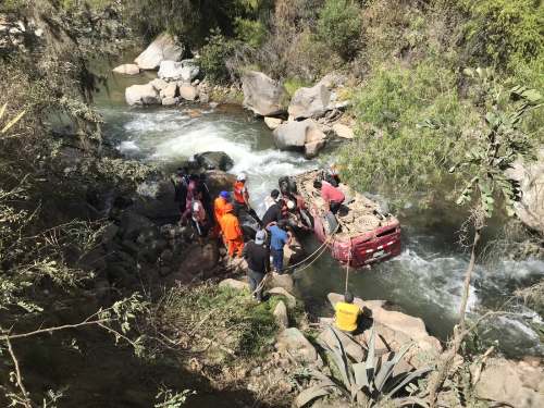 Minero y una menor mueren tras despiste de automóvil