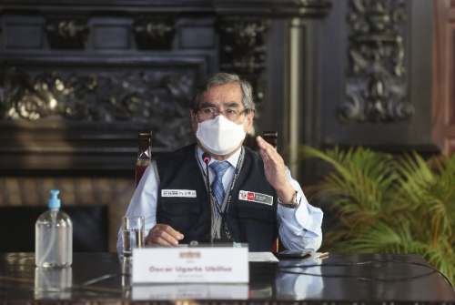 A fines de mayo se culminaría con la vacunación de los adultos mayores