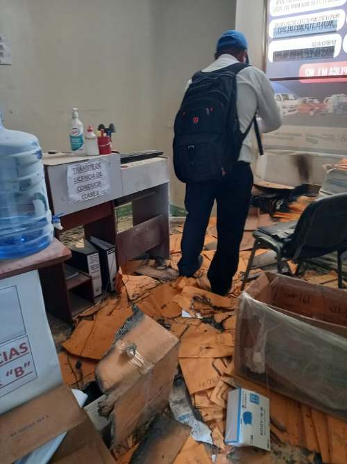 Vándalos saquearon e incendiaron oficina de la Gerencia Municipal de Transporte