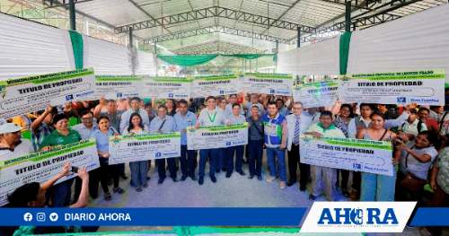 Entrega masiva de títulos de propiedad en aniversario de Leoncio Prado