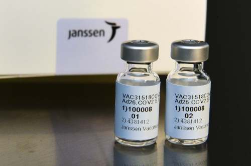 Johnson & Johnson asumirá control de planta que dañó 15 millones de dosis