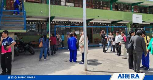 Institución Educativa Daniel Alomía Robles abandonada por sus autoridades