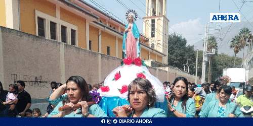 Virgen María en procesión por aniversario de Cuna “Corazón de María”