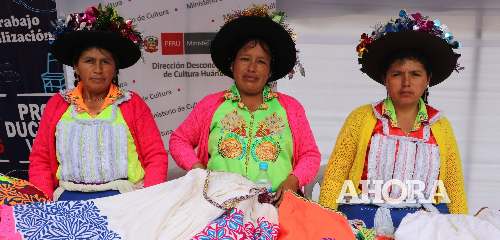 Maestros del tejido y la alfarería participaron en I Festival de Artesanía Huanuqueña