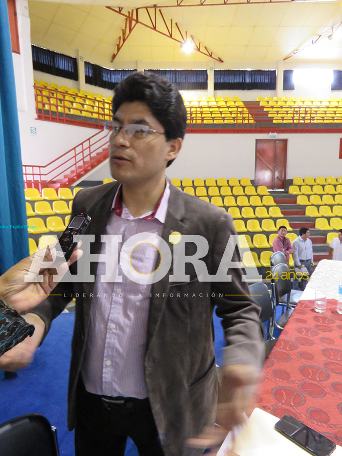 Congresista Tucto plantea renuncia del presidente Vizcarra