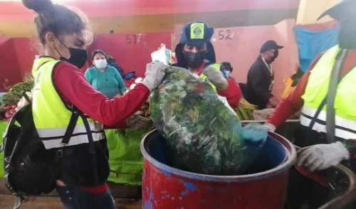 Amarilis: Mercado Paucarpampa apoya iniciativa para crear abono natural