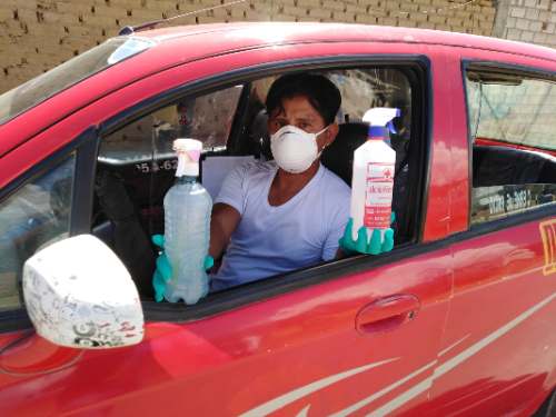 Colectiveros adecúan vehículos para prevenir COVID-19