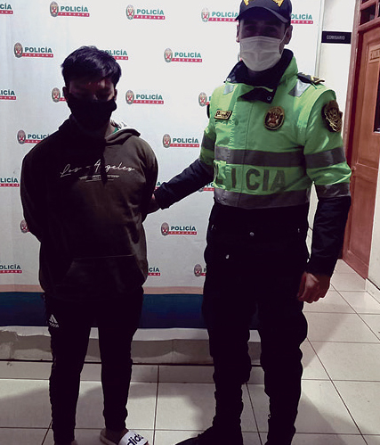 Mototaxista cae con envoltorios de marihuana y PBC