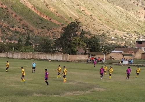 Fútbol huacarino se pone al rojo vivo