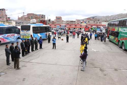 Acuerdan medidas contra transportistas informales