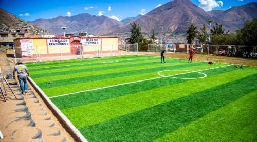 Pulgar ofreció construir canchas sintéticas en provincias de Huánuco