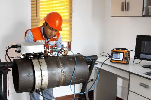 Investigadores peruanos diseñan robot para detectar fallas en tuberías