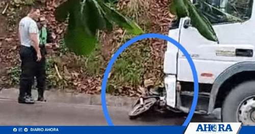 Menor de edad herido tras choque entre motocicleta y camión en Tambillo Grande
