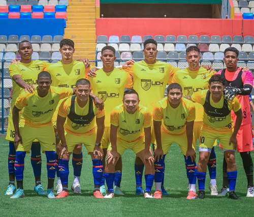 Práctica futbolística azulgrana deja seis goles y busca once titular