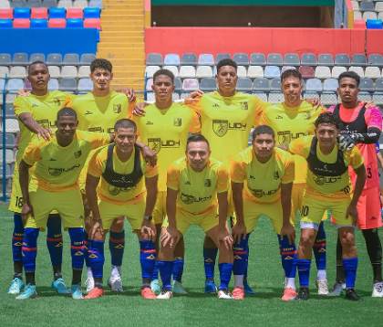 Práctica futbolística azulgrana deja seis goles y busca once titular