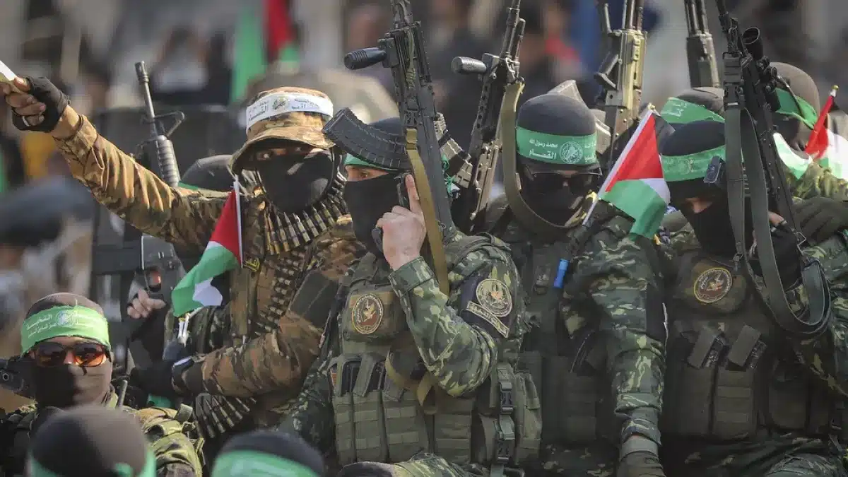 Hamas Libera a 3 Rehenes Israelíes Más en un Intercambio Tenso: Actualización en Vivo