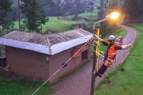 Más de 24 700 habitantes de 408 localidades tendrán electrificación en Huánuco