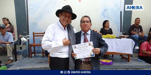 Historiador huanuqueño recibe condecoración de padre Oswaldo Rodríguez