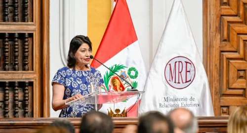 Dan plazo de 72 horas a canciller mexicano para que abandone el Perú