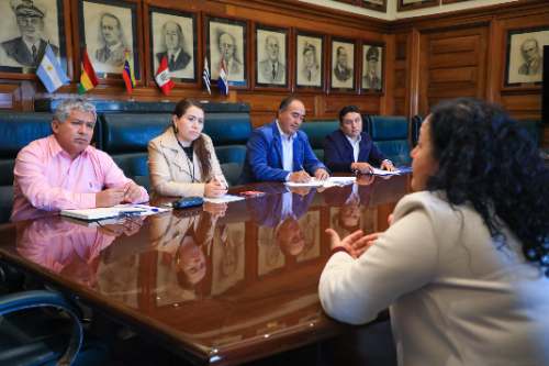 Gobernador Pulgar plantea ante el Minsa proyecto para hospital oncológico en Huánuco