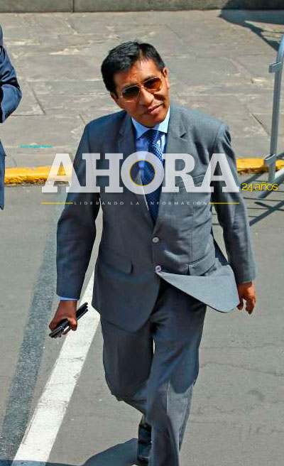 Dictan impedimento de salida contra Mamani