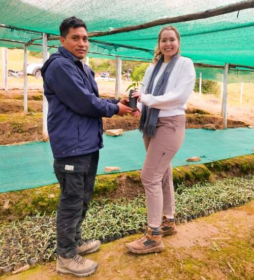 Científica estadounidense investiga vivero forestal como modelo de restauración ecológica