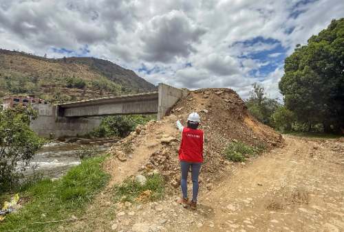 De Ripley. Construyen puente, pero se “olvidaron” de levantar los accesos vehículares