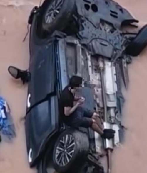 Dos fallecidos, entre ellos un menor, tras caída de camioneta al río Mantaro en La Oroya