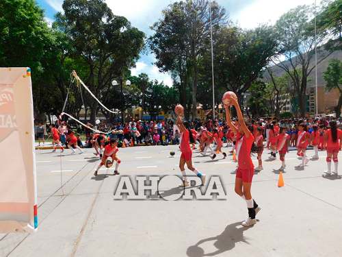 Vóley y básquet en la academia Bielo