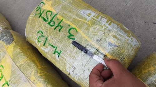 Detienen a pareja con paquetes de marihuana