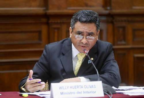 Congreso no censura a ministro del Interior Willy Huerta