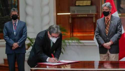 Minsa firma convenio con gremio minero para donar mil toneladas de oxígeno