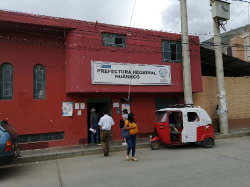 Prefecta se lava las manos en designación de subprefectos