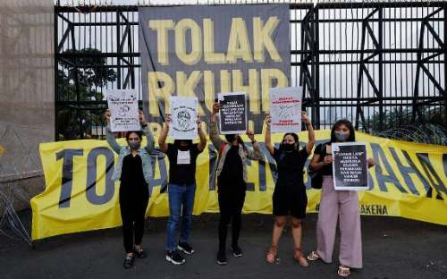 Indonesia: Congreso aprueba ley que condena las relaciones fuera del matrimonio
