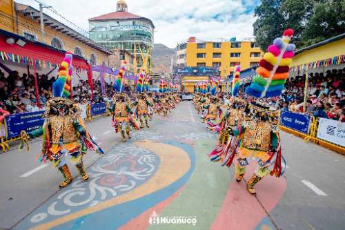 Negritos Huánuco 2026: Más de 50 cofradías llenan Plaza de Armas hasta la noche